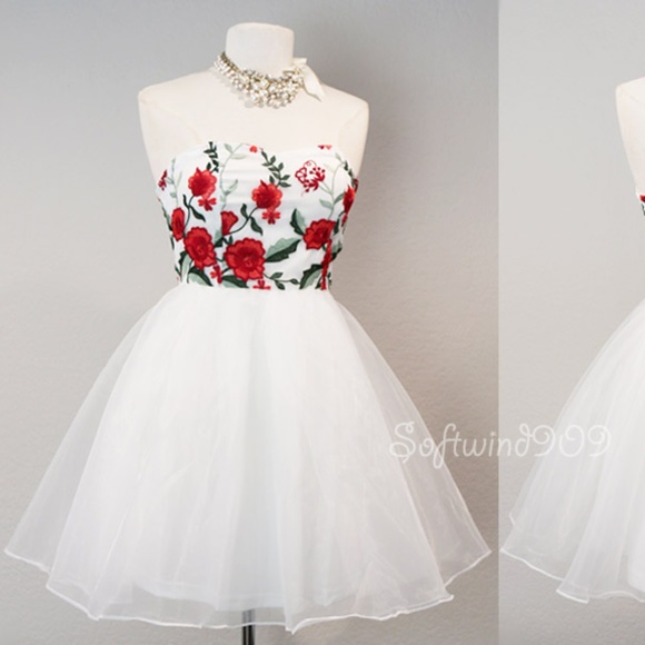 Floral Embroidered Tulle Ballerina Strapless Dress - Picture 2 of 8